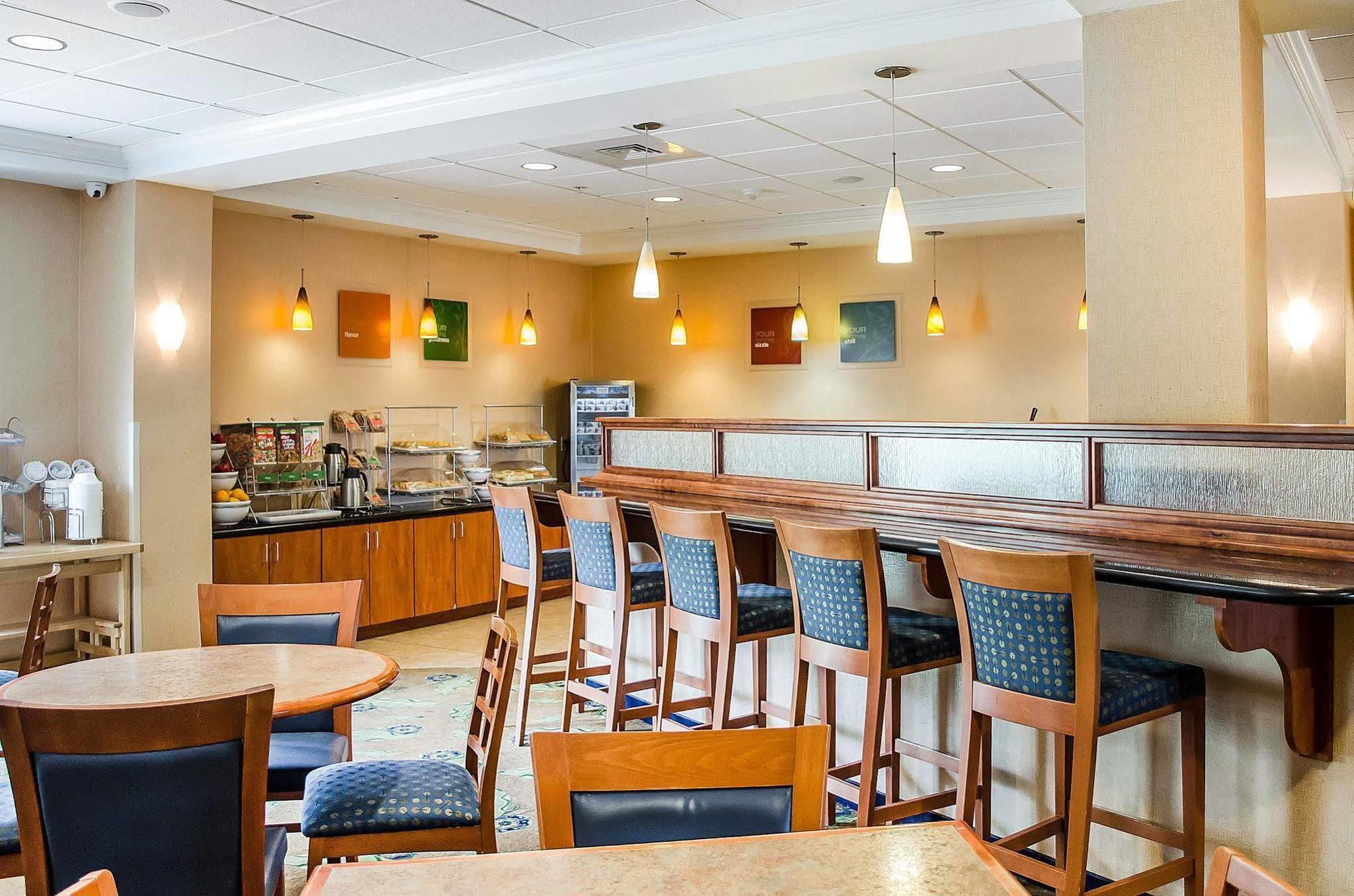 Comfort Suites Lancaster Amish Country Smoketown  Extérieur photo